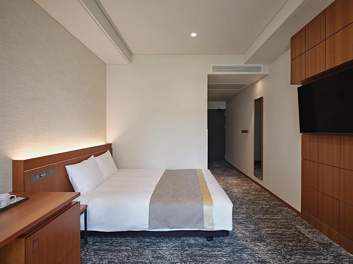 Roynet Hotel Seoul Mapo 4*,