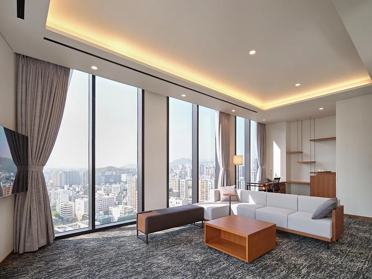 Roynet Hotel Seoul Mapo 4*,